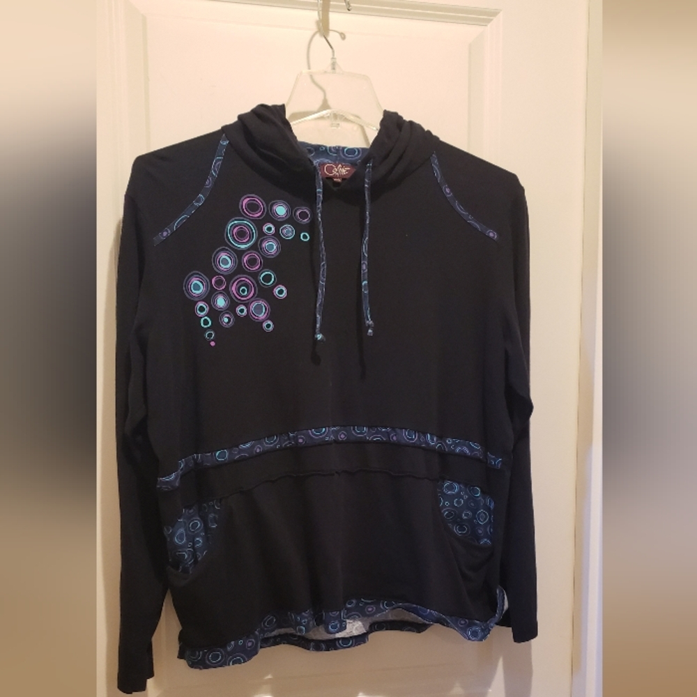 Coline Black and Blue Patterned Women's Pullover Top